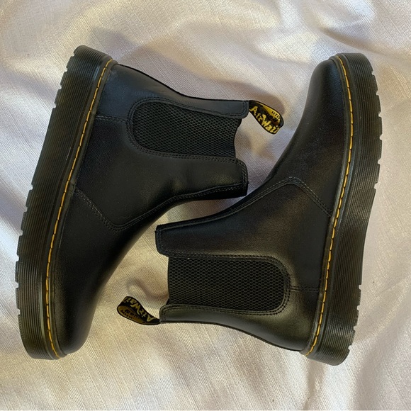 Dr. Martens Shoes - Dr Martens leather Chelsea Boots size 8